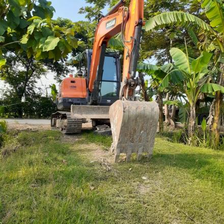 PEMDES DATANGKAN EXCAVATOR UNTUK NORMALISASI SUNGAI